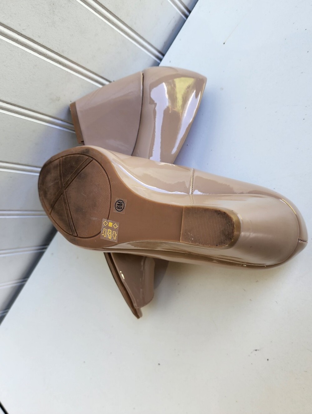 Chinese Laundry Women's Beige Nude Tan Solid Wedge Shoes Patent Leather Sz 6 - Picture 8 of 9